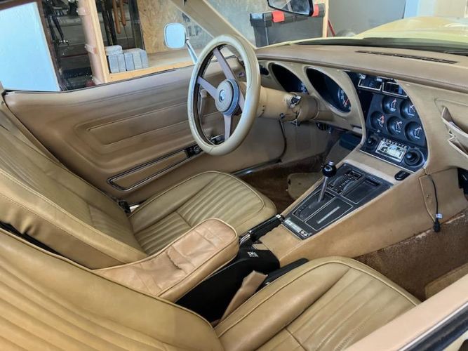Chevrolet-Corvette-1976-Saddle-Beige-Buckskin-1