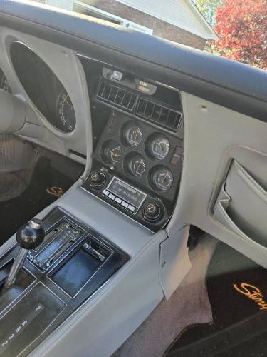 Chevrolet-Corvette-1976-Silver-6