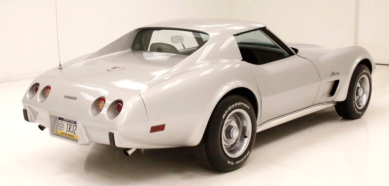 Chevrolet-Corvette-1976-Silver-Metallic-Smoke-Gray-4