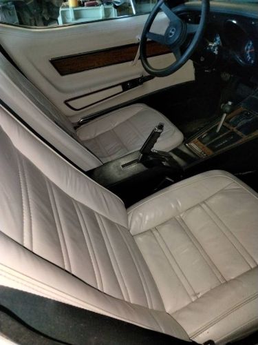 Chevrolet-Corvette-1976-White