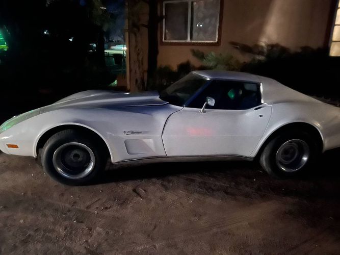 Chevrolet-Corvette-1976-White-3