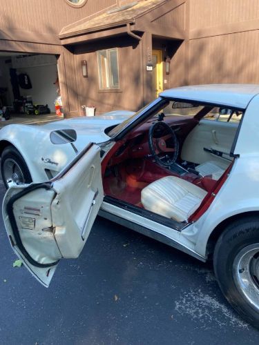 Chevrolet-Corvette-1976-White-4