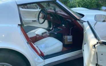 Chevrolet-Corvette-1976-White-5