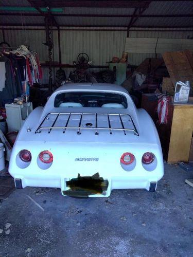 Chevrolet-Corvette-1976-White-6