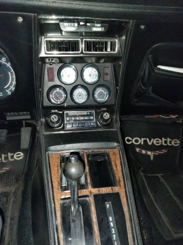Chevrolet-Corvette-1976-White-7