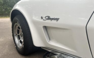 Chevrolet-Corvette-1976-White-Brown-12