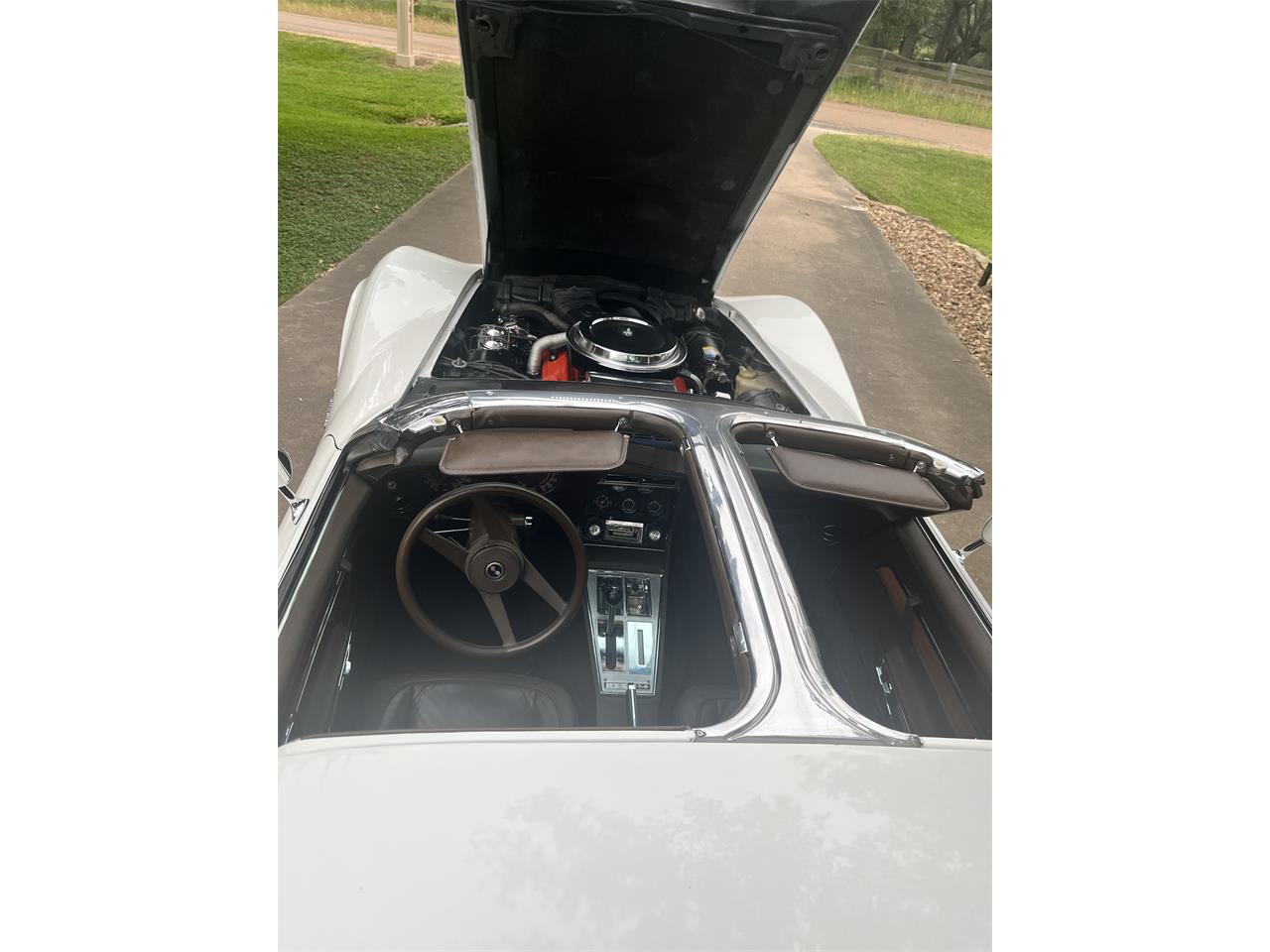 Chevrolet-Corvette-1976-White-Brown-13