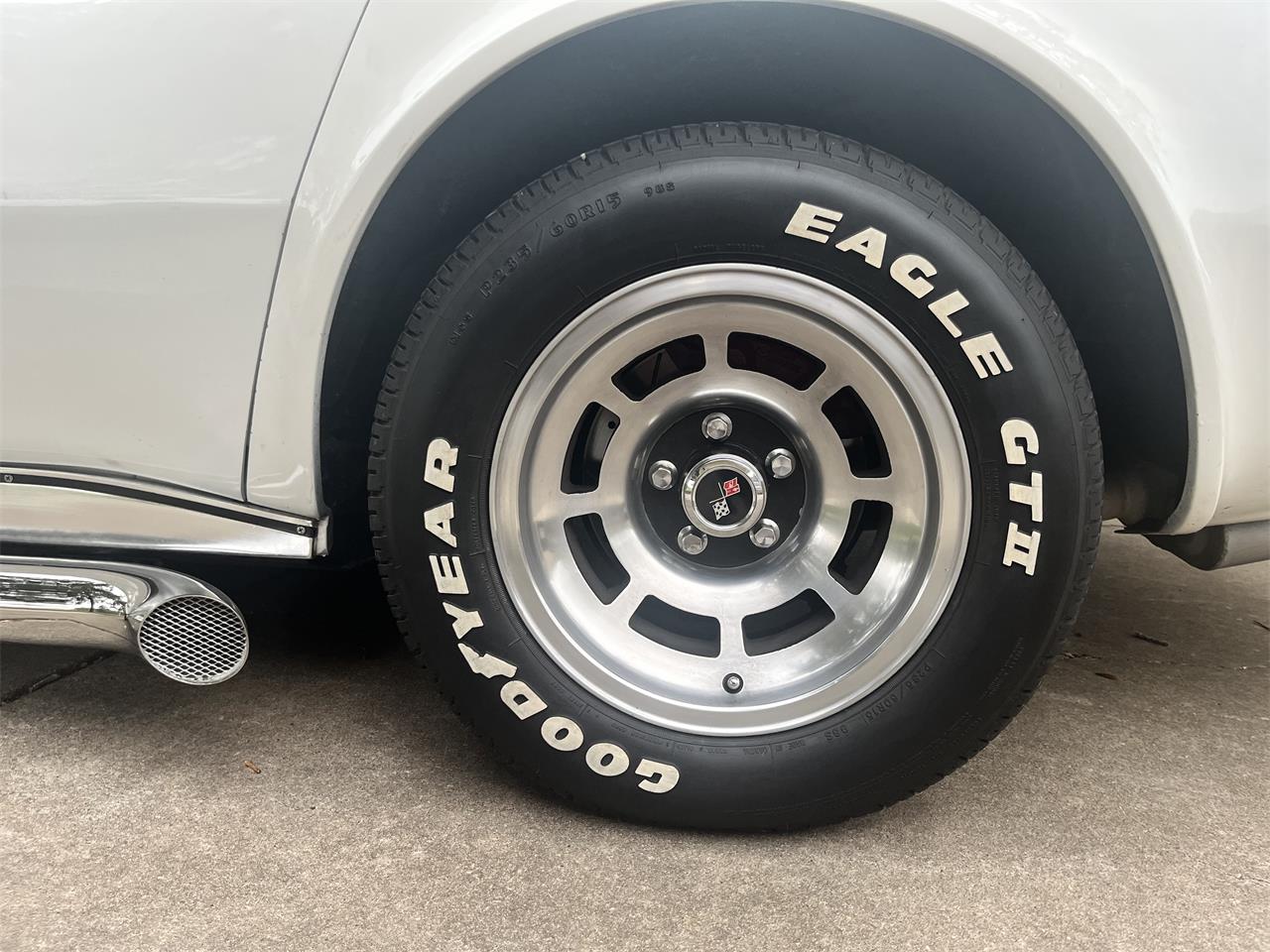 Chevrolet-Corvette-1976-White-Brown-20