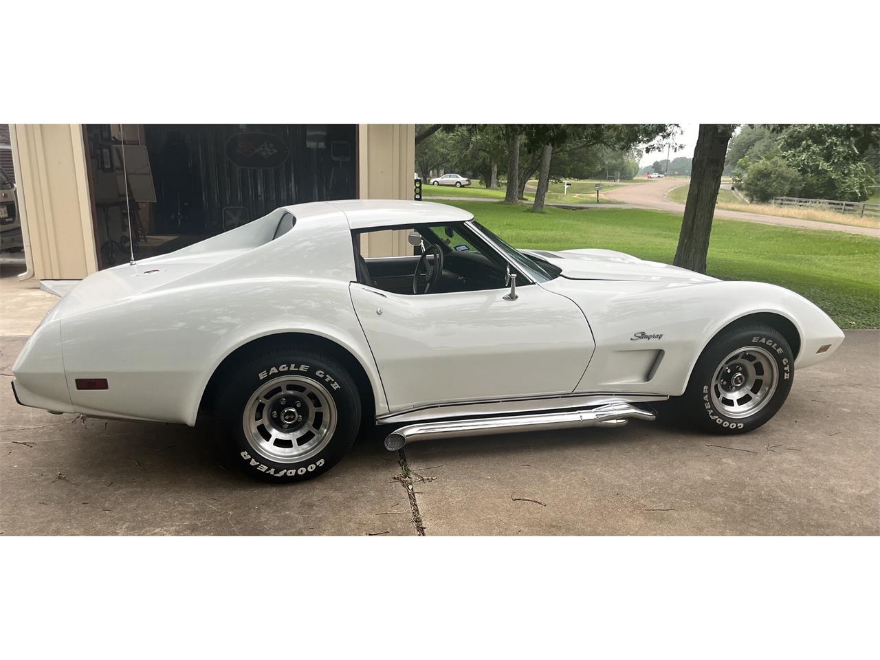 Chevrolet-Corvette-1976-White-Brown-31