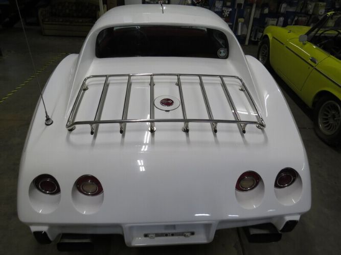 Chevrolet-Corvette-1976-White-Red-1