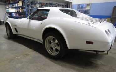 Chevrolet-Corvette-1976-White-Red-10