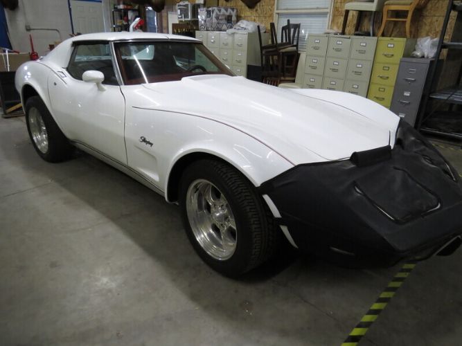 Chevrolet-Corvette-1976-White-Red-13