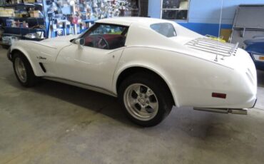 Chevrolet-Corvette-1976-White-Red-14