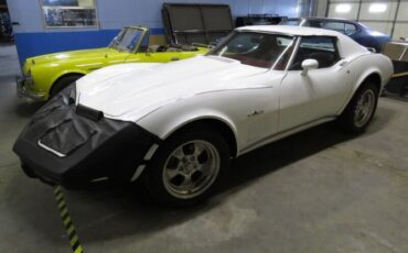 Chevrolet-Corvette-1976-White-Red