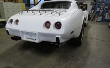 Chevrolet-Corvette-1976-White-Red-5