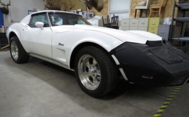 Chevrolet-Corvette-1976-White-Red-8