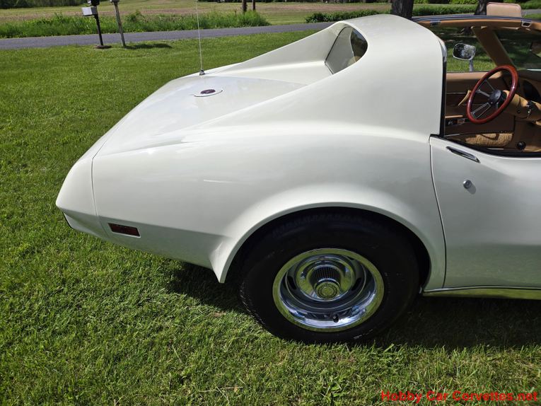 Chevrolet-Corvette-1976-White-Tan-10
