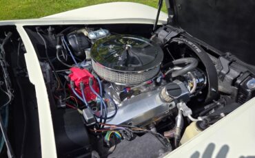 Chevrolet-Corvette-1976-White-Tan-14