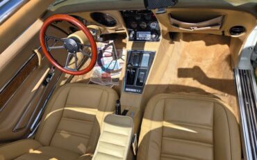 Chevrolet-Corvette-1976-White-Tan-18