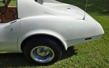 Chevrolet-Corvette-1976-White-Tan-19