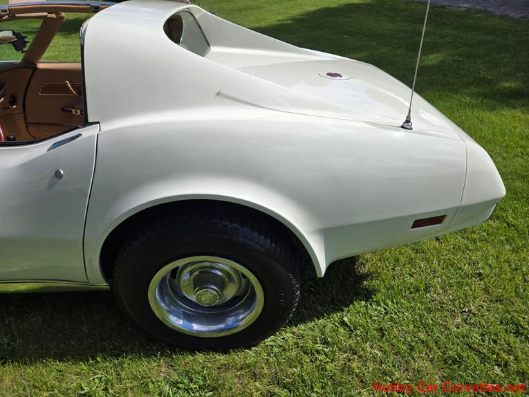 Chevrolet-Corvette-1976-White-Tan-19