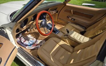 Chevrolet-Corvette-1976-White-Tan-22