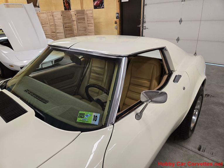 Chevrolet-Corvette-1976-White-Tan-38