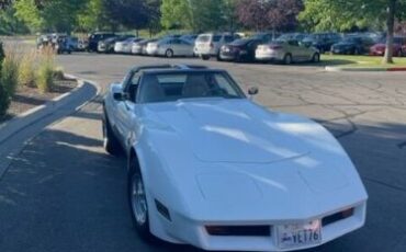 Chevrolet-Corvette-1976-White-Tan-4