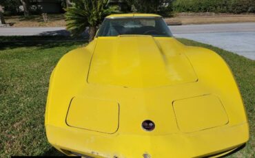Chevrolet-Corvette-1976-Yellow-1