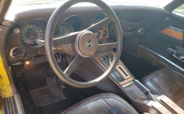 Chevrolet-Corvette-1976-Yellow-2