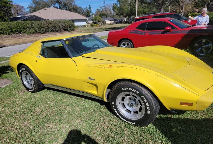 Chevrolet-Corvette-1976-Yellow-4