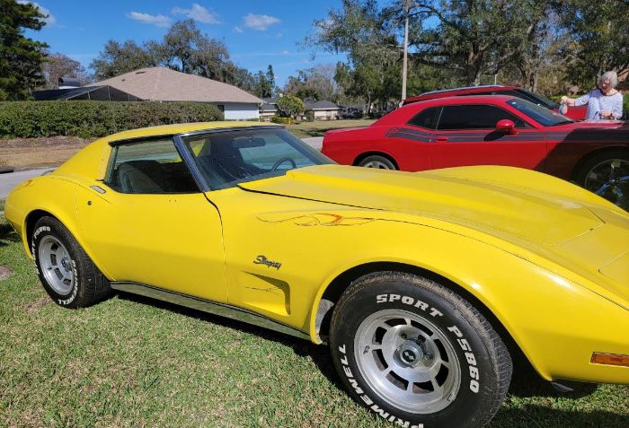 Chevrolet-Corvette-1976-Yellow-8