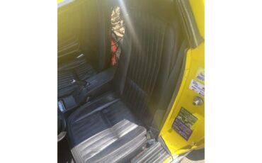 Chevrolet-Corvette-1976-Yellow-Black-12