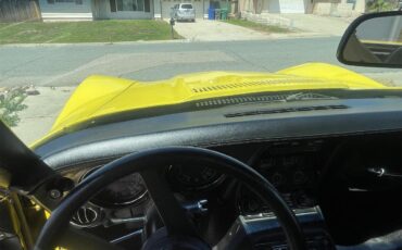 Chevrolet-Corvette-1976-Yellow-Black-6