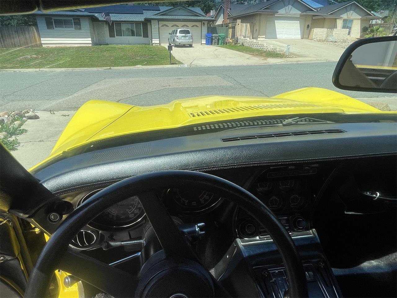Chevrolet-Corvette-1976-Yellow-Black-6