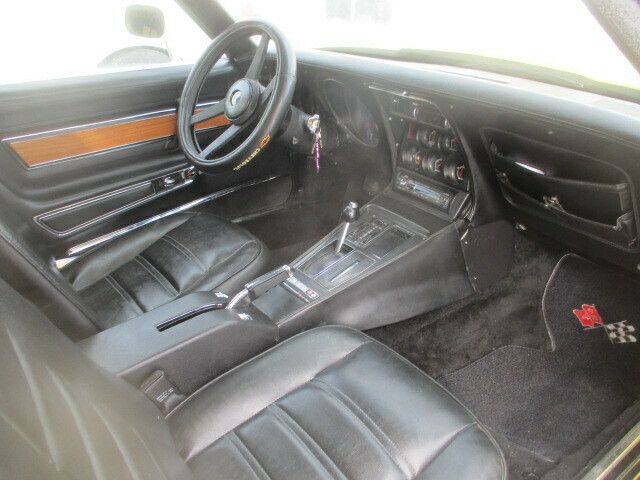 Chevrolet-Corvette-1976-Yellow-Black-6