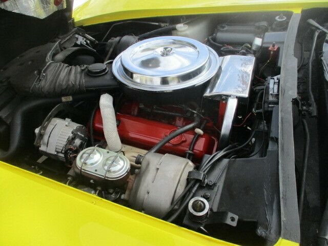 Chevrolet-Corvette-1976-Yellow-Black-7