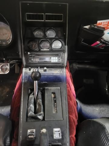 Chevrolet-Corvette-1977-1