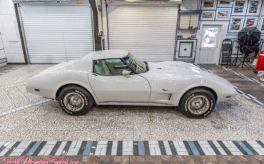 Chevrolet-Corvette-1977-17