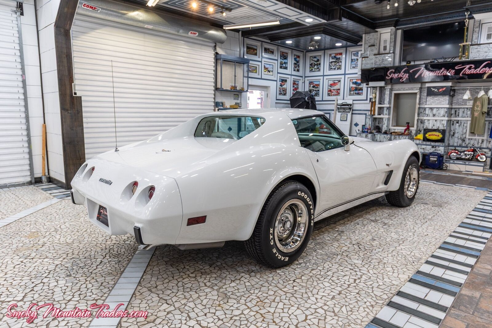 Chevrolet-Corvette-1977-18