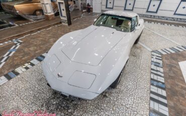 Chevrolet-Corvette-1977-2