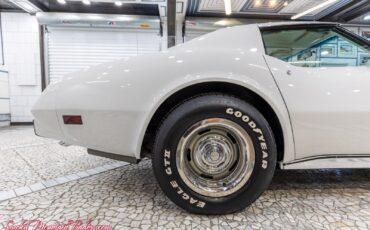 Chevrolet-Corvette-1977-21