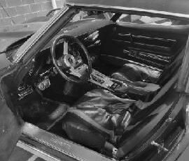 Chevrolet-Corvette-1977-4
