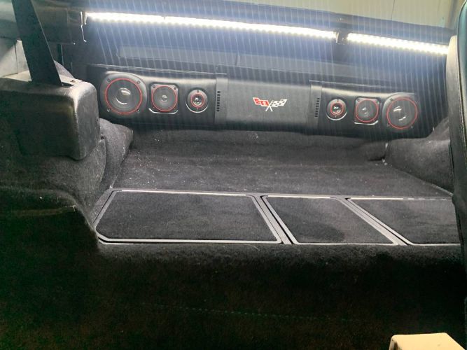 Chevrolet-Corvette-1977-Black-15