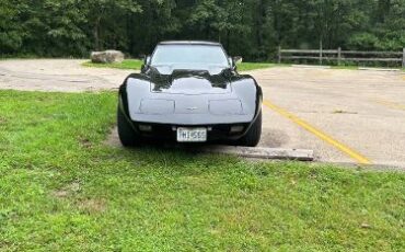 Chevrolet-Corvette-1977-Black-18