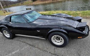 Chevrolet-Corvette-1977-Black-3