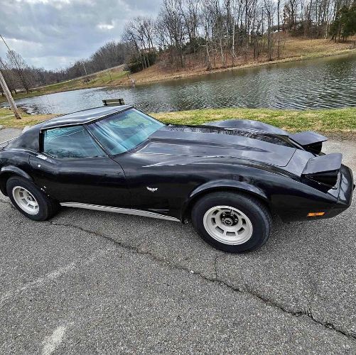 Chevrolet-Corvette-1977-Black-3