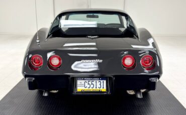 Chevrolet-Corvette-1977-Black-Black-10