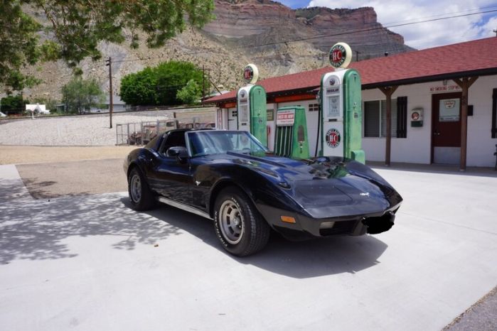 Chevrolet-Corvette-1977-Black-Black-11