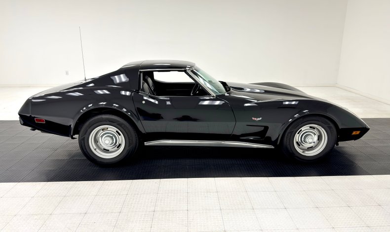 Chevrolet-Corvette-1977-Black-Black-12